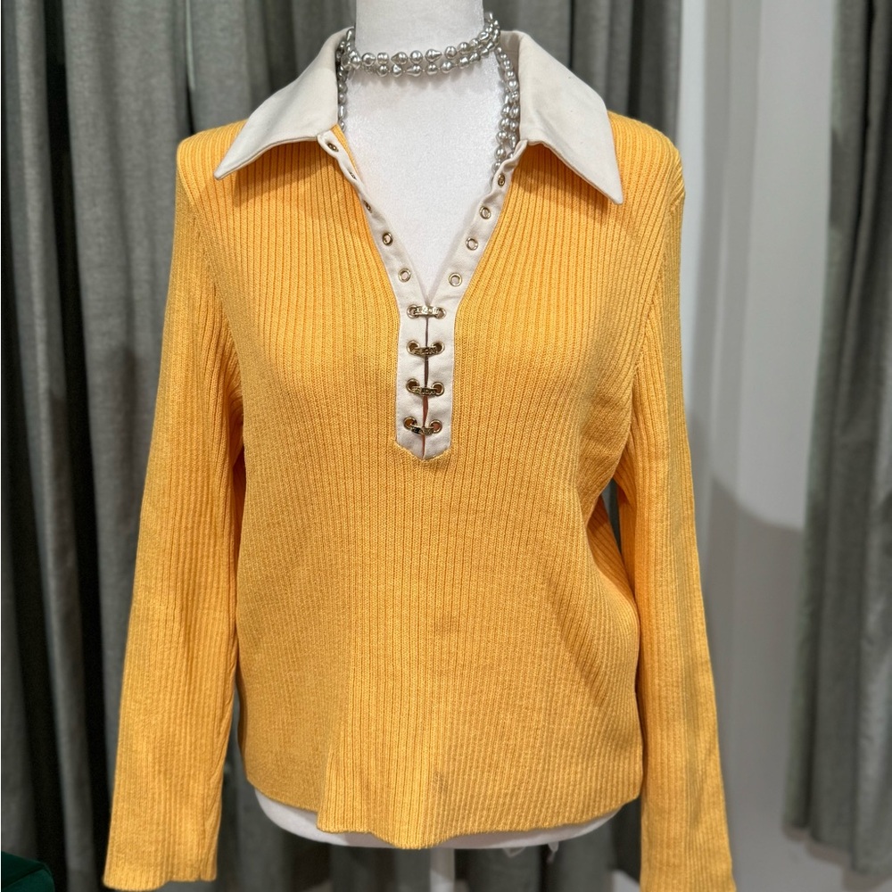 Chic Yellow Ribbed Sweater with Cream Collar